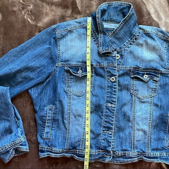 Maurices Distressed Medium Wash Faded Denim Jean Jacket Button Down Size 3 - Picture 8 of 11